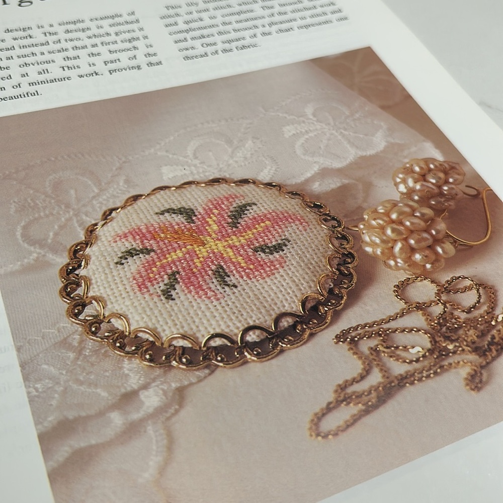 ๐ Next Steps In Cross Stitch Vintage 1996 Hardcover Book By Angela Beazley - Picture 7 of 16